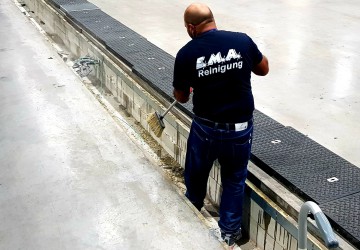 Sonderreinigung von Kabelkanalsch&auml;chten