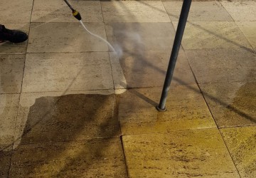 Fr&uuml;hjahrsputz - Terrassenplatten reinigen.