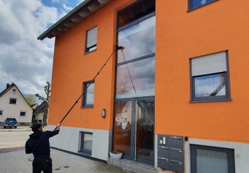 Fenster putzen ist oft Flei&szlig;arbeit