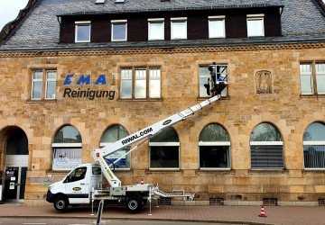 Zur Fensterreinigung gehen wir hoch hinaus.