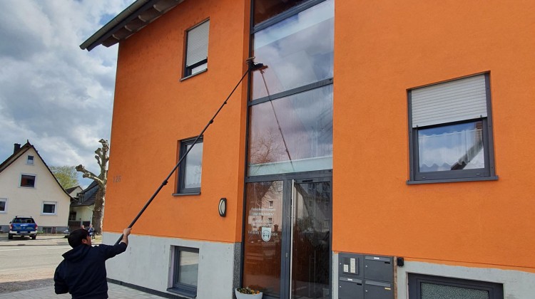 Fenster putzen ist oft Flei&szlig;arbeit