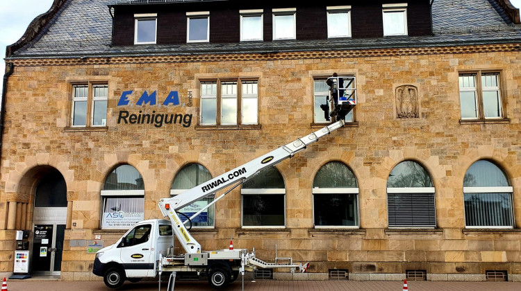 Zur Fensterreinigung gehen wir hoch hinaus.