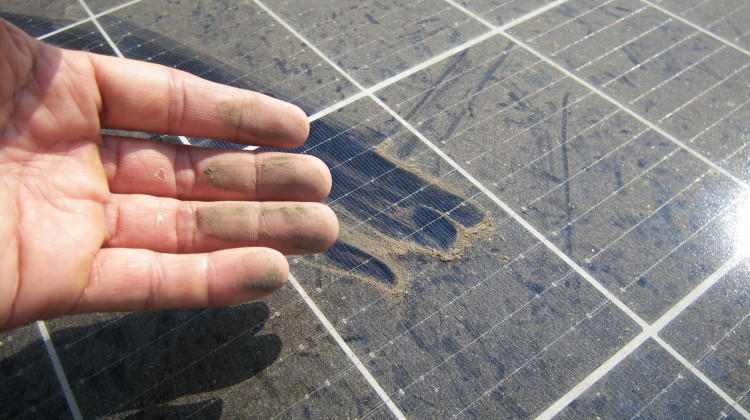Solaranlagen-Reinigung im Sommer &ndash; Maximale Effizienz f&uuml;r Ihre Photovoltaikanlage