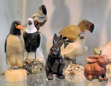 Tiere, Eier und Kugeln aus Edelstein