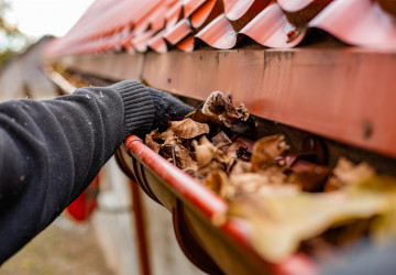 Fasent vorbei, Fr&uuml;hling kommt: Zeit f&uuml;r den Dachrinnen-Check