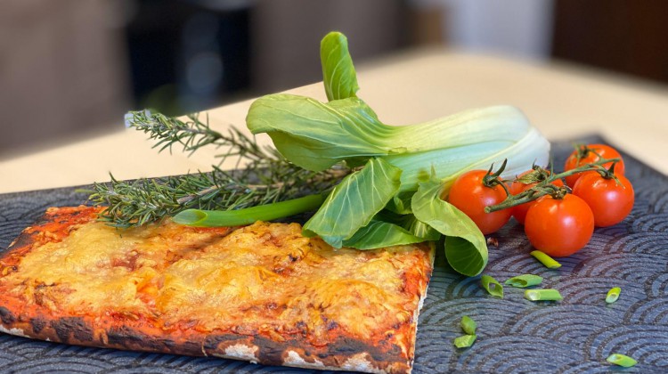 Ab sofort Pizza St&uuml;ckchen in unserer Warmtheke bei Landmetzgerei Fix 