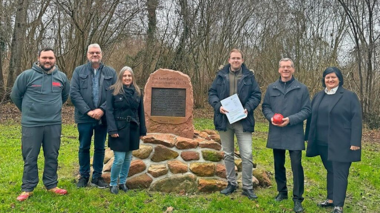 Gedenkstein im "Theaterw&auml;ldeli" in Kappel-Grafenhausen, erstrahlt in neuem Glanz