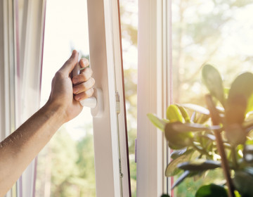 Fenster aus Aluminium, Kunststoff oder Holz