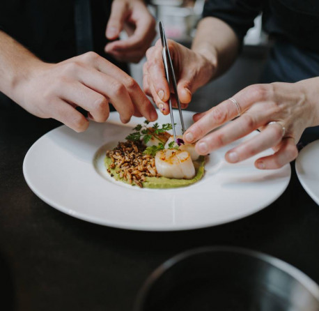 K&ouml;che (m/w/d) in Vollzeit, Chef de Partie und Demi Chef de Partie