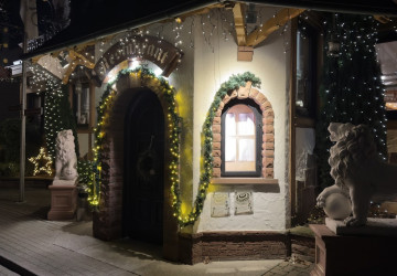 Weihnachtliche Gr&uuml;&szlig;e und Neujahrsw&uuml;nsche aus dem Hotel Restaurant Schiff: Ihren Wunschtermin f&uuml;r 2025 jetzt sichern!