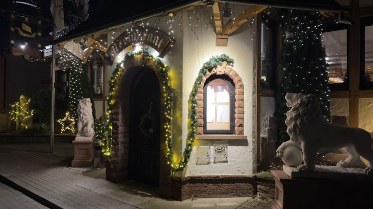 Weihnachtliche Gr&uuml;&szlig;e und Neujahrsw&uuml;nsche aus dem Hotel Restaurant Schiff: Ihren Wunschtermin f&uuml;r 2025 jetzt sichern!